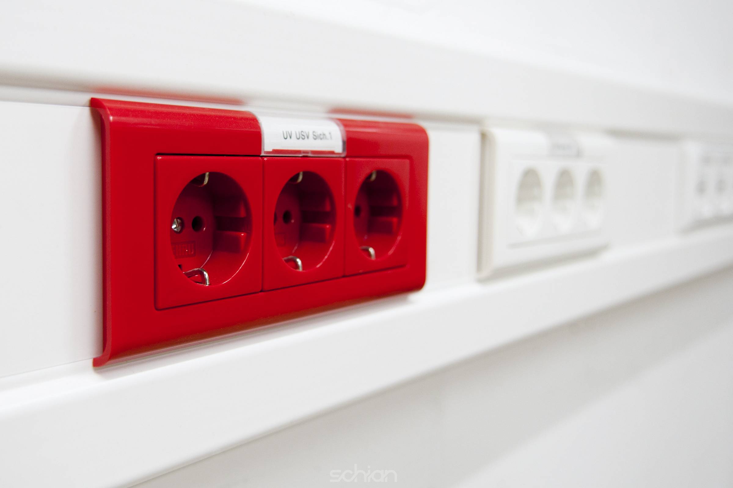 High available red power plug
